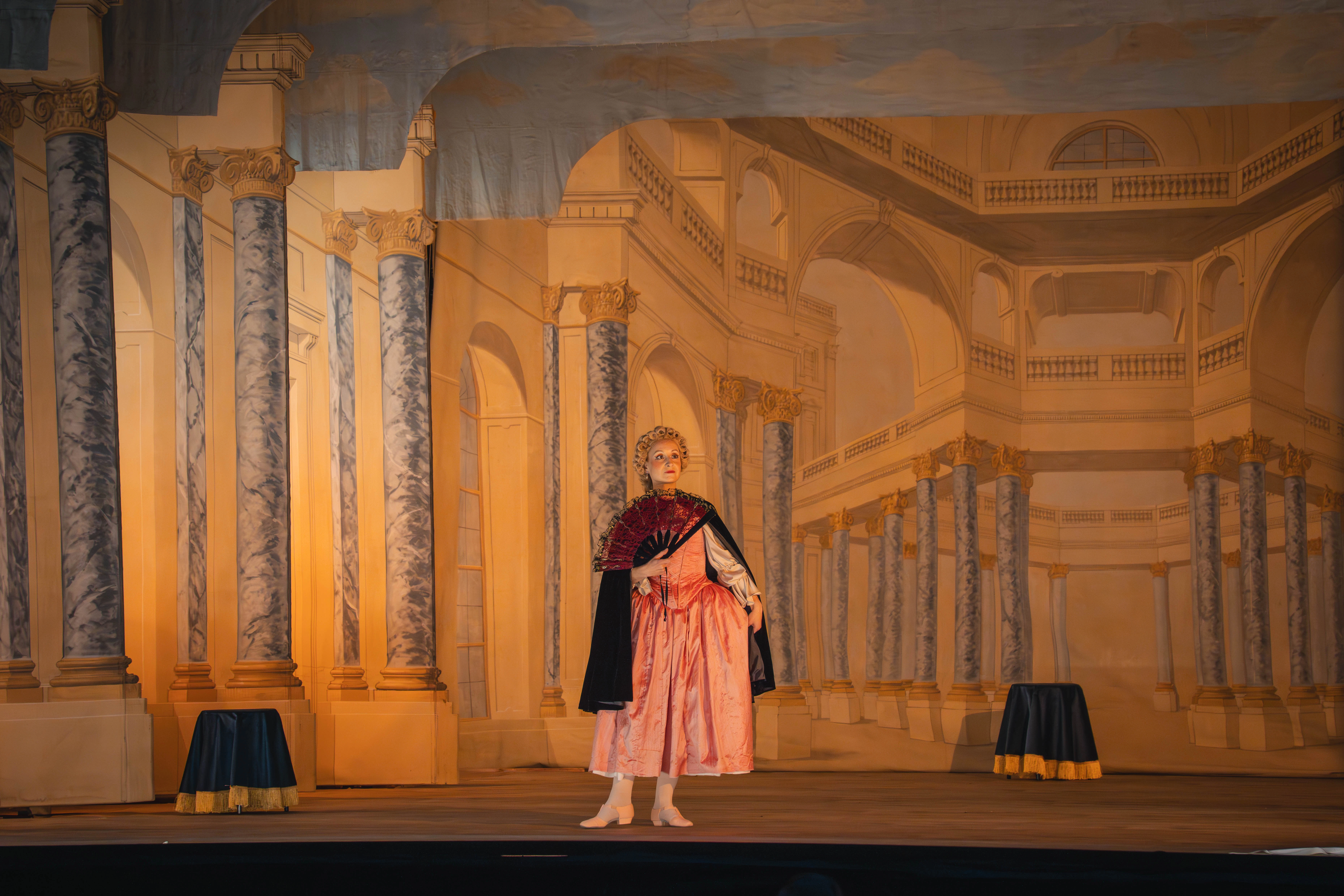 Foto: Adam Rojko - Bach Dansant (Musica Florea, Epochal Dances, choreografie Helena Kazárová a Veronika Rehbergerová), Florea Theatrum 2025.